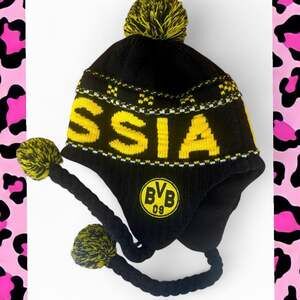 BVB Borussia Dortmund Vintage 2012 Norwegian Style Pom-Pom Beanie Ear Flap Hat
